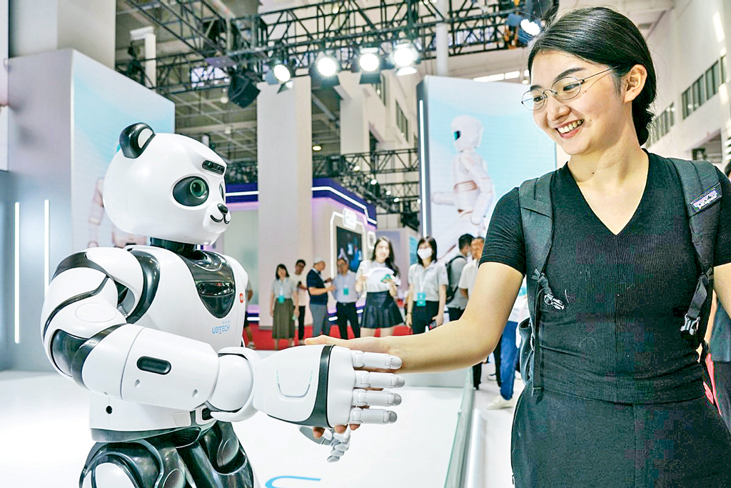 কাজের ধরন বদলে দিচ্ছে হিউম্যানয়েড