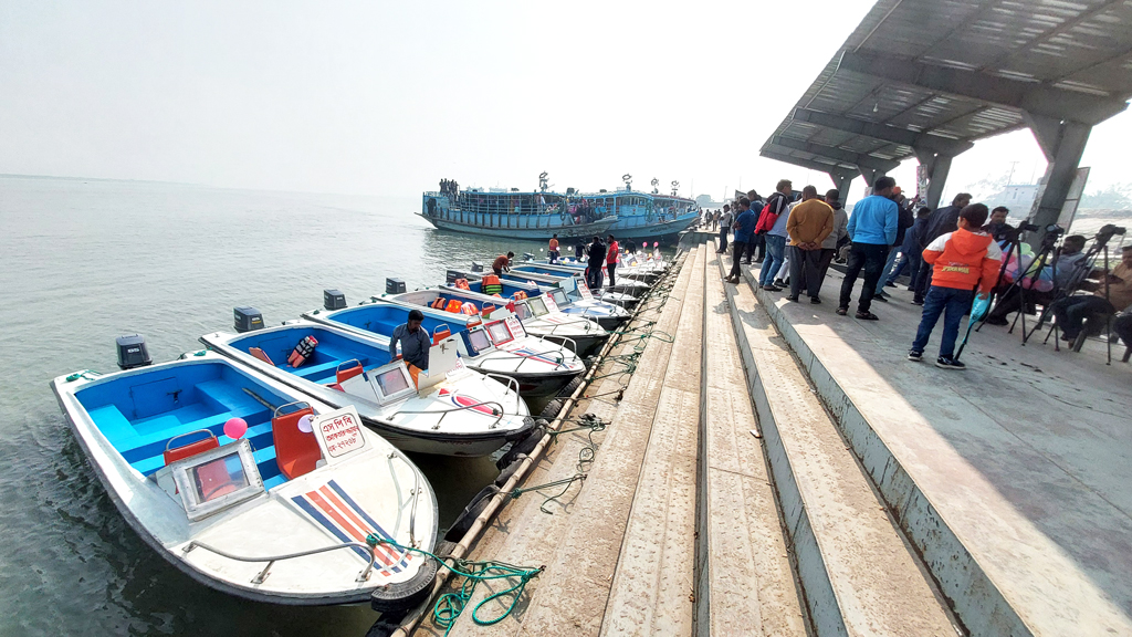 কাজিরহাট-আরিচা নৌরুটে ৪ মাস পর চালু স্পিডবোট সার্ভিস