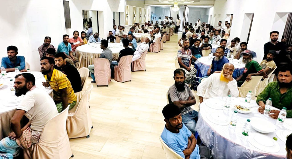 পেটভরে এক বেলা ভালো খাবার খেলেন এক শ শ্রমজীবী মানুষ