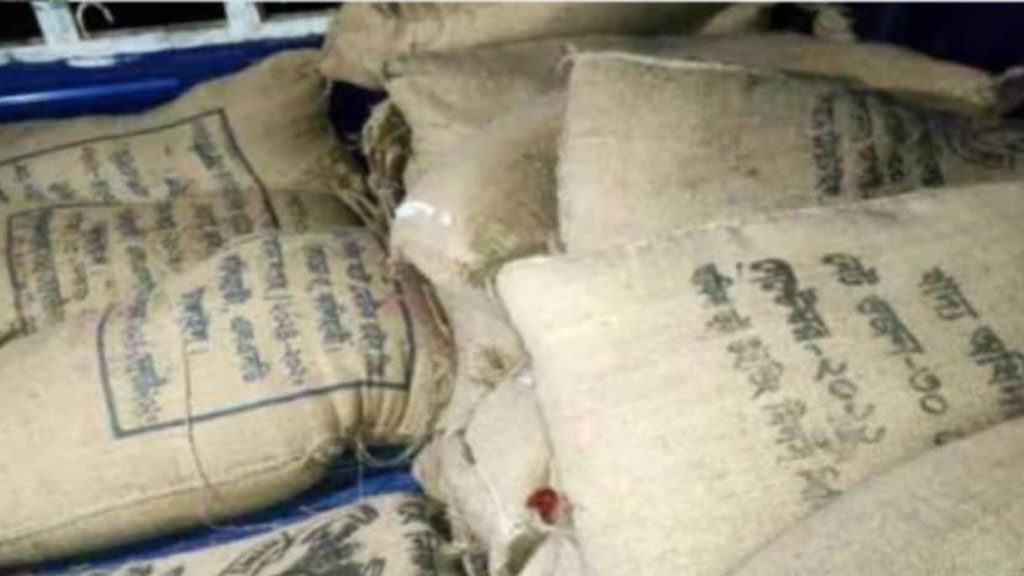 রংপুরের মিঠাপুকুর: চাল বিতরণে ২ দলের নেতা, ২৮ বস্তা উধাও