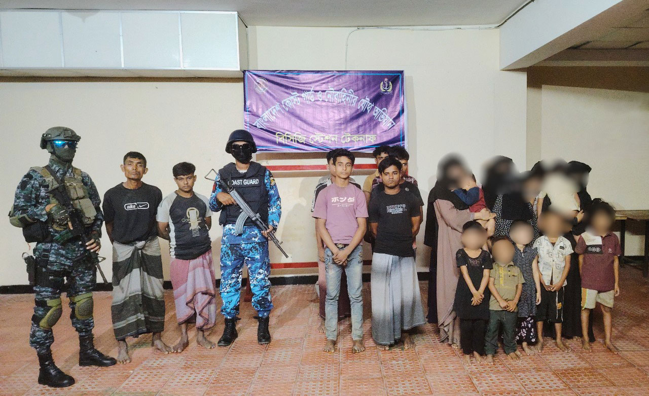 গহিন পাহাড়ে অভিযানে দুই মানব পাচারকারী আটক, নারী-শিশুসহ ২৫ জন উদ্ধার