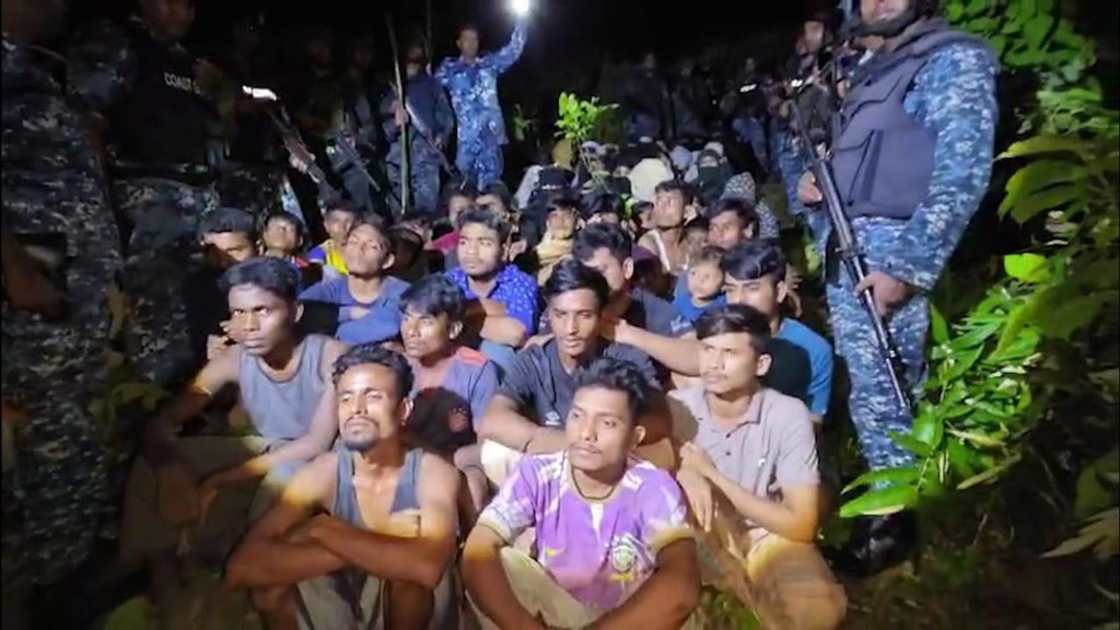 গহিন পাহাড়ে যৌথ বাহিনীর অভিযান, নারী ও শিশুসহ ৬৬ জনকে উদ্ধার