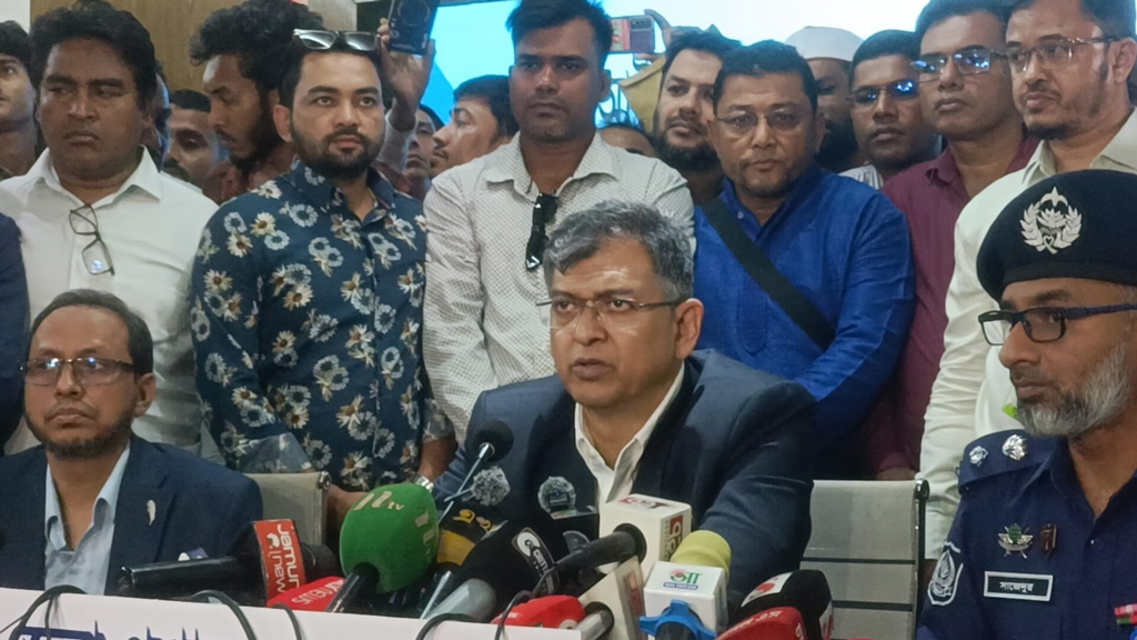 কক্সবাজার সৈকতের অবৈধ স্থাপনা উচ্ছেদের নির্দেশ স্বরাষ্ট্রমন্ত্রীর