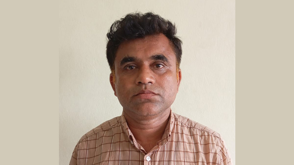 পুলিশ দেখে পুকুরে ঝাঁপ ইউপি সদস্যের, অতঃপর