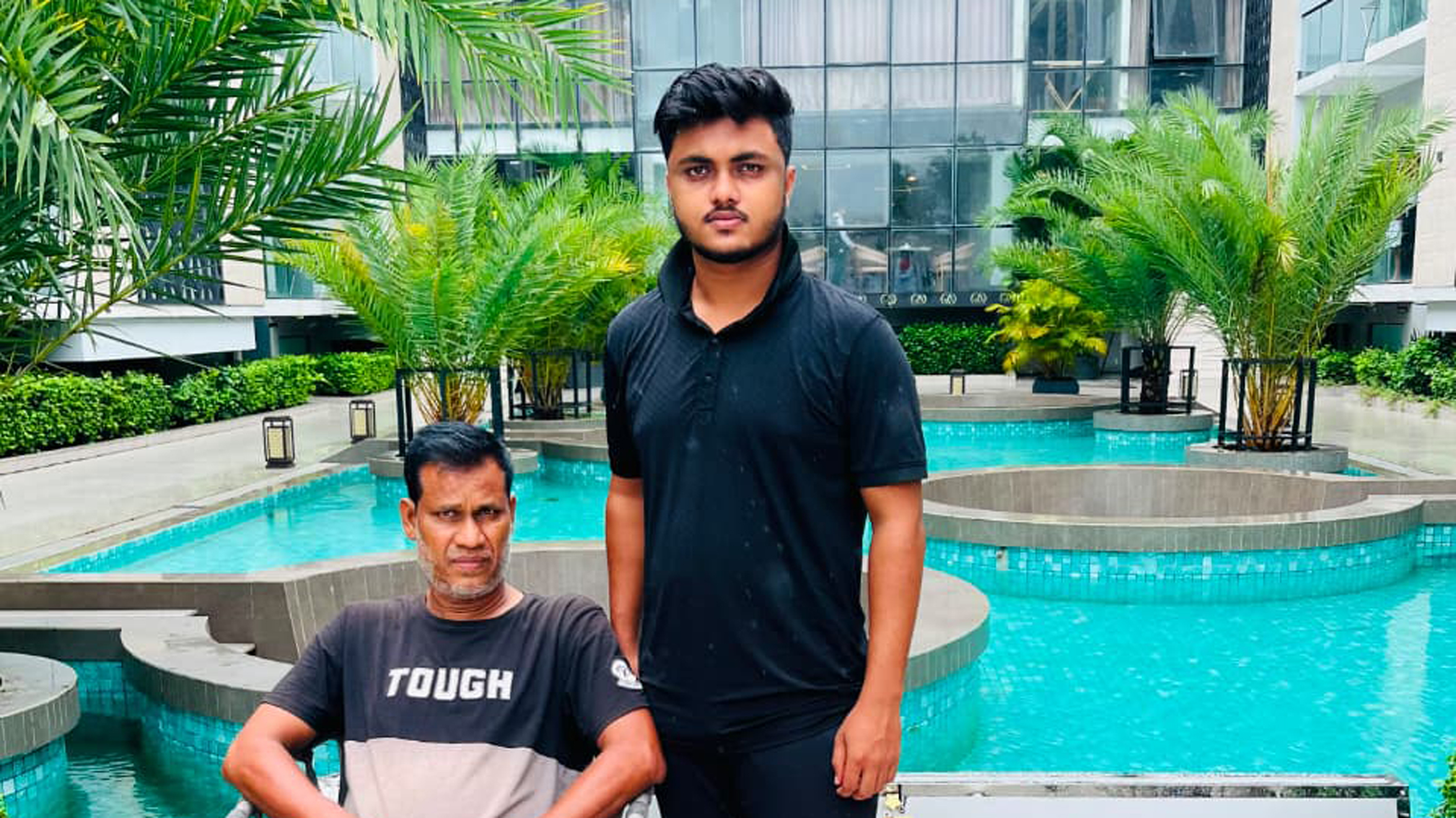 কক্সবাজার সৈকতে গোসলে নেমে বাবা নিখোঁজ, ছেলে উদ্ধার