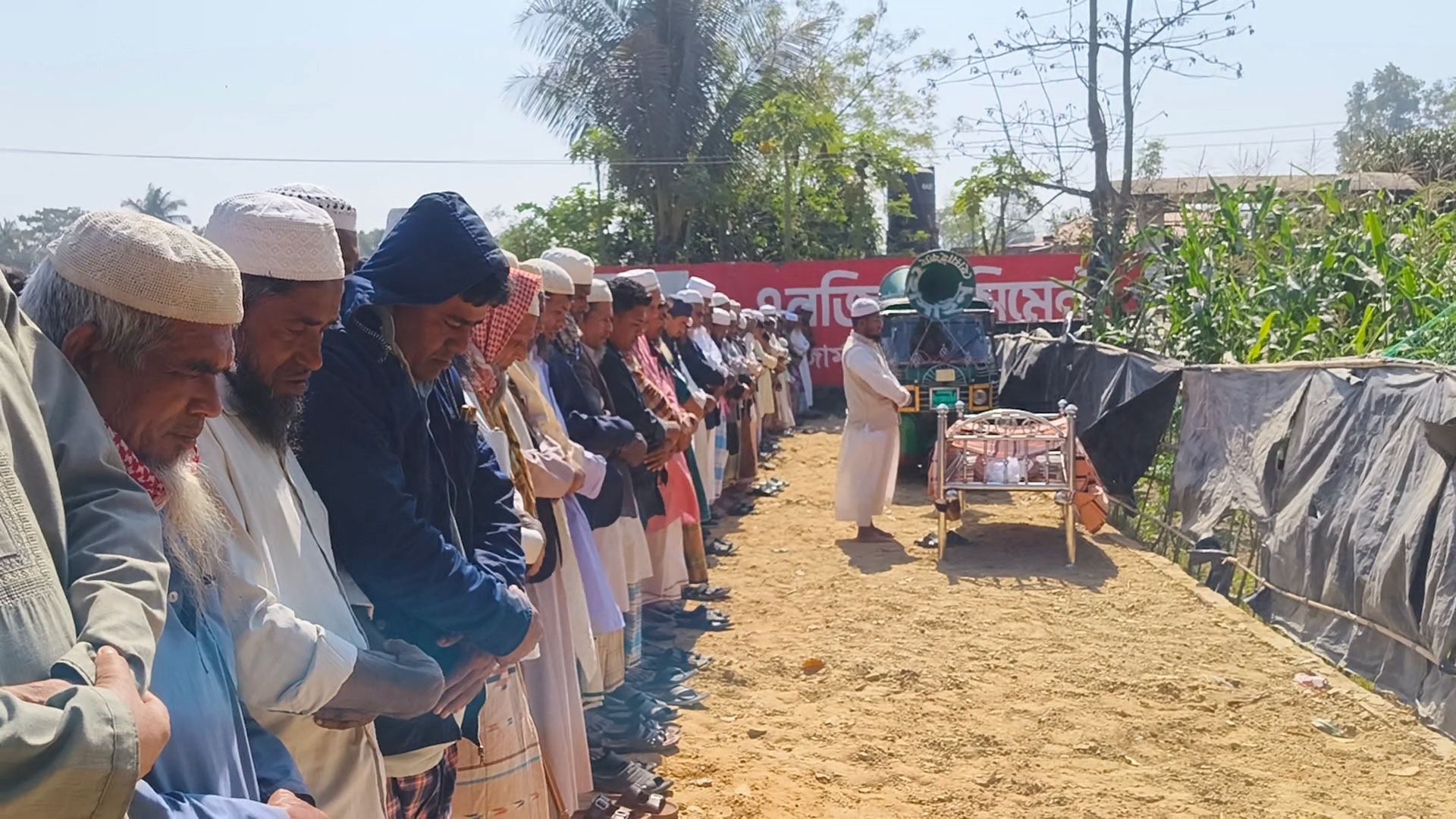 মিয়ানমার থেকে ছোড়া গুলিতে নিহত শিশু হুজাইফার দাফন সম্পন্ন
