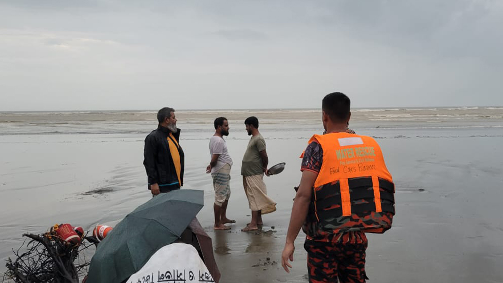 কক্সবাজার সৈকত: চবির নিখোঁজ ২ শিক্ষার্থীর সন্ধান ১২ ঘণ্টায়ও মেলেনি