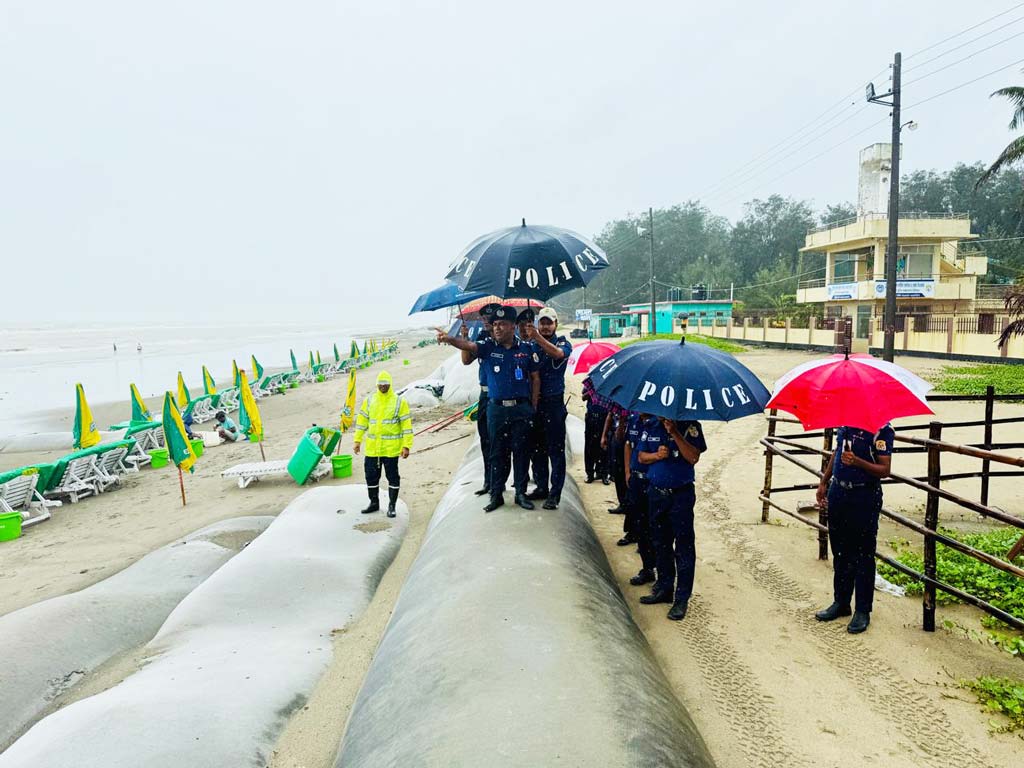 সাগরে লঘুচাপ, কক্সবাজারে পর্যটকদের হোটেল বুকিং বাতিল