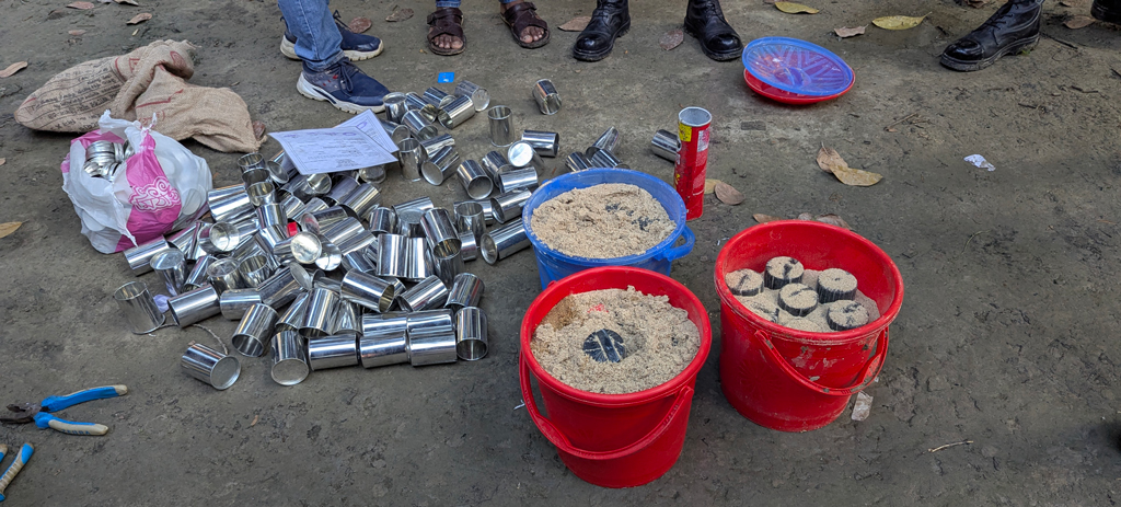 আওয়ামী লীগ নেতার বোনের বাড়িতে মিলল ২৩টি তাজা ককটেল, ভাগনি জামাই আটক