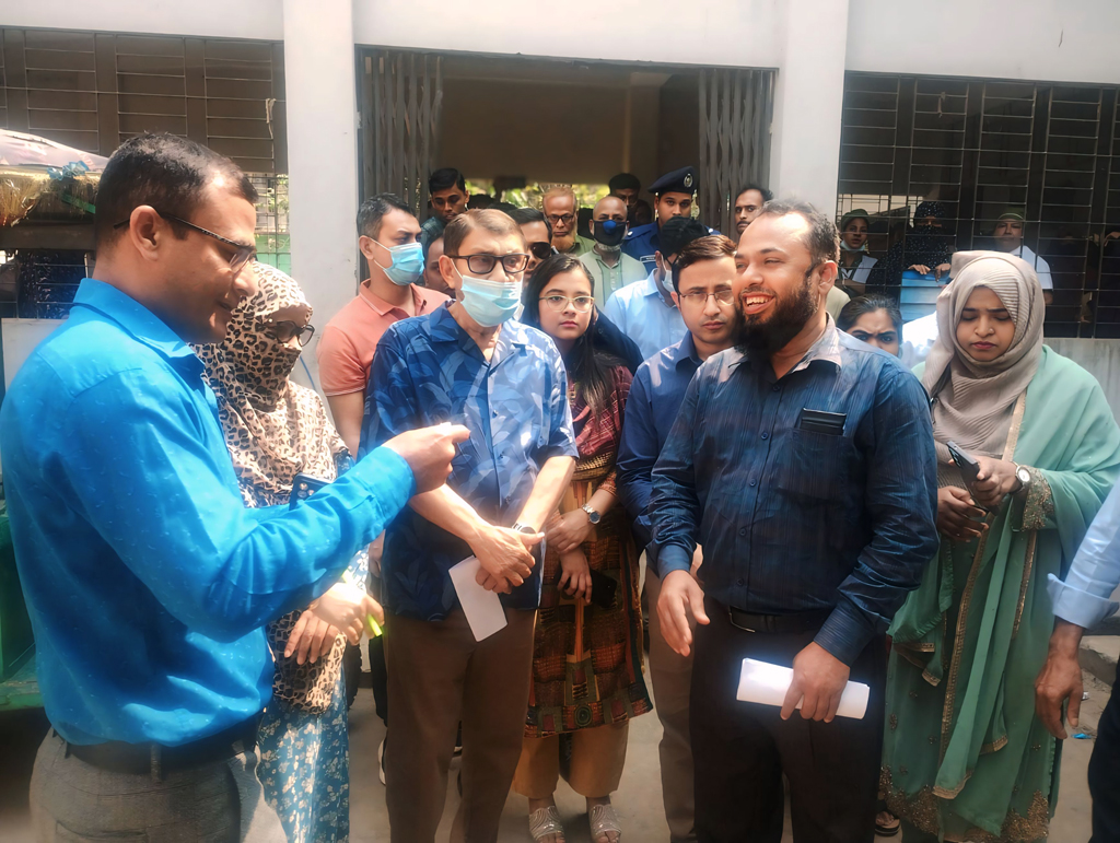 কালীগঞ্জ উপজেলা স্বাস্থ্য কমপ্লেক্সে স্বাস্থ্যমন্ত্রীর আকস্মিক পরিদর্শন, কয়েকজন চিকিৎসক অনুপস্থিত