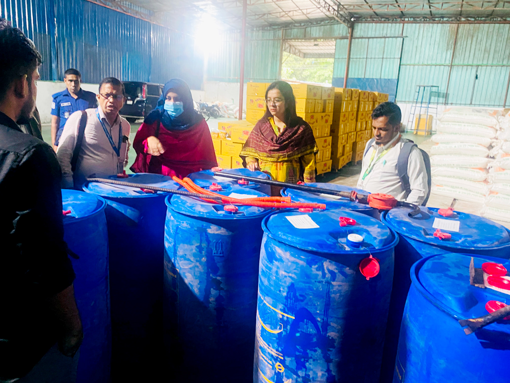 কালীগঞ্জে ‘আইশিন ফুডস’ কারখানায় অভিযান, ৩ লাখ টাকা জরিমানা