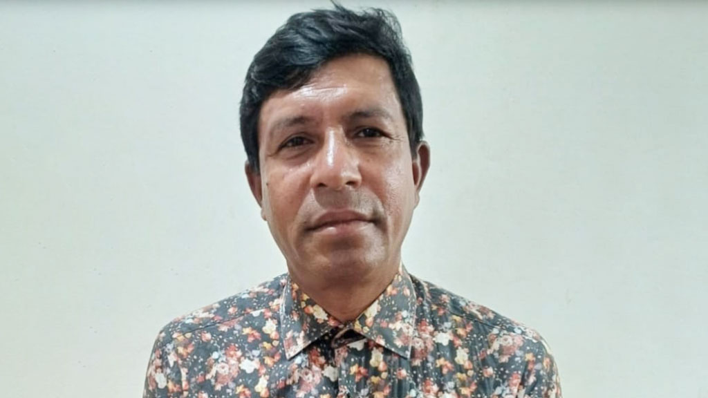 শিক্ষককে মারধর করে পুলিশে দিল শিক্ষার্থীরা