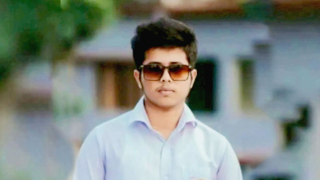 ‘দামি মোবাইল ফোন কেনার টাকা না পেয়ে’ কলেজছাত্রের আত্মহত্যা