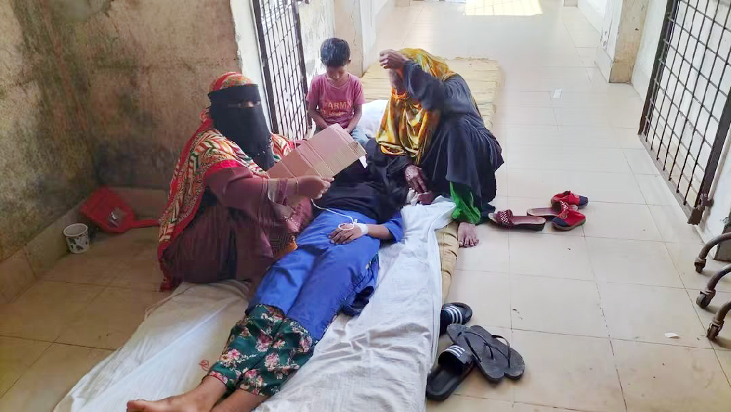 পটুয়াখালীতে ক্লাস চলাকালে অসুস্থ হয়ে ১০ শিক্ষার্থী হাসপাতালে
