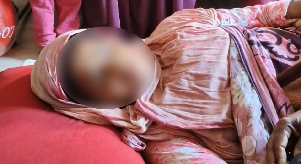 কলাপাড়ায় গৃহবধূকে খালে চুবিয়ে হত্যাচেষ্টার অভিযোগ