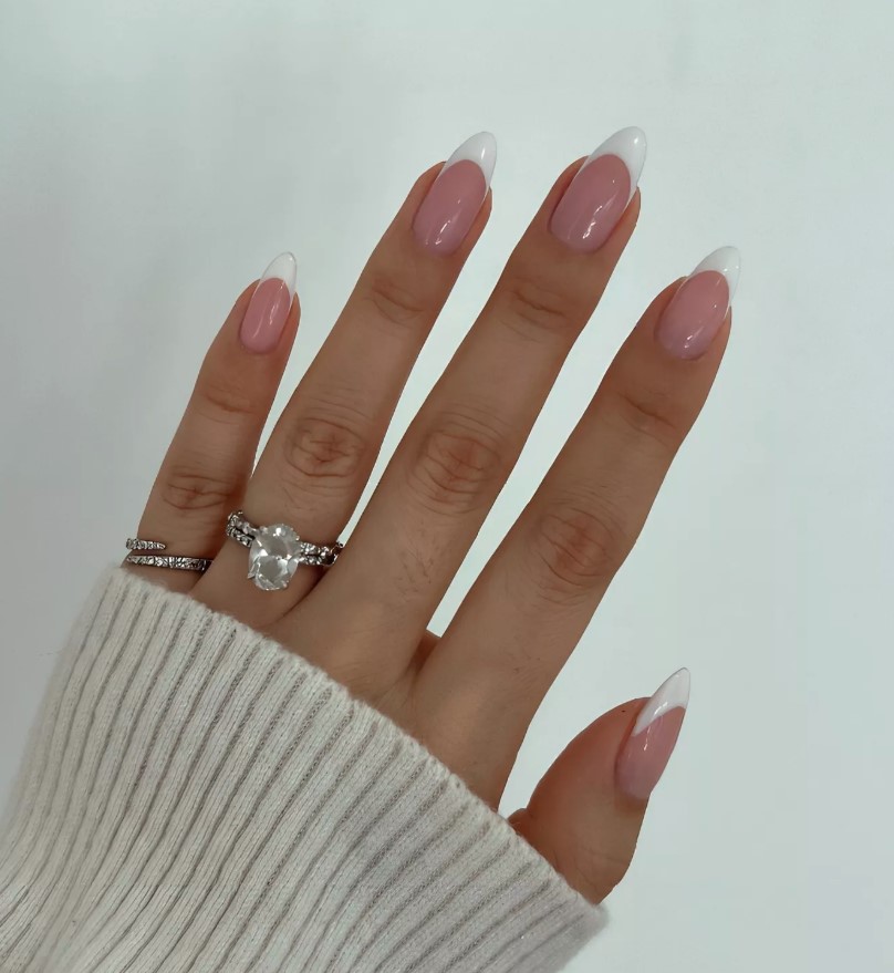 ক্ল্যাসিক ফ্রেঞ্চ মেনিকিউর