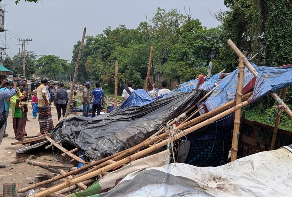 কালিয়াকৈরে রেলের জমিতে নির্মিত শতাধিক অবৈধ স্থাপনা উচ্ছেদ