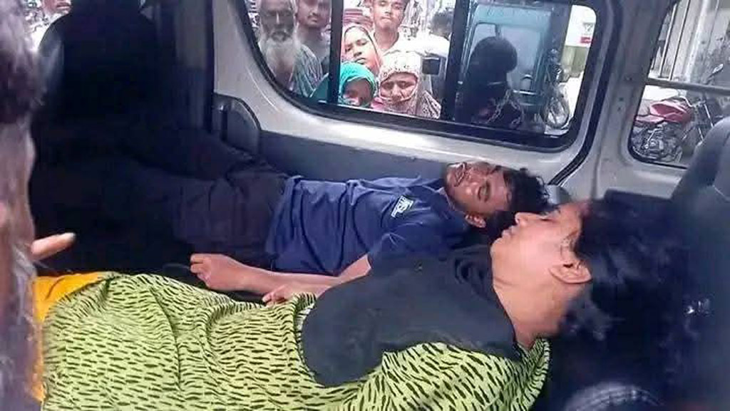 হঠাৎ ব্যাংকের ভেতরে সবাই অচেতন