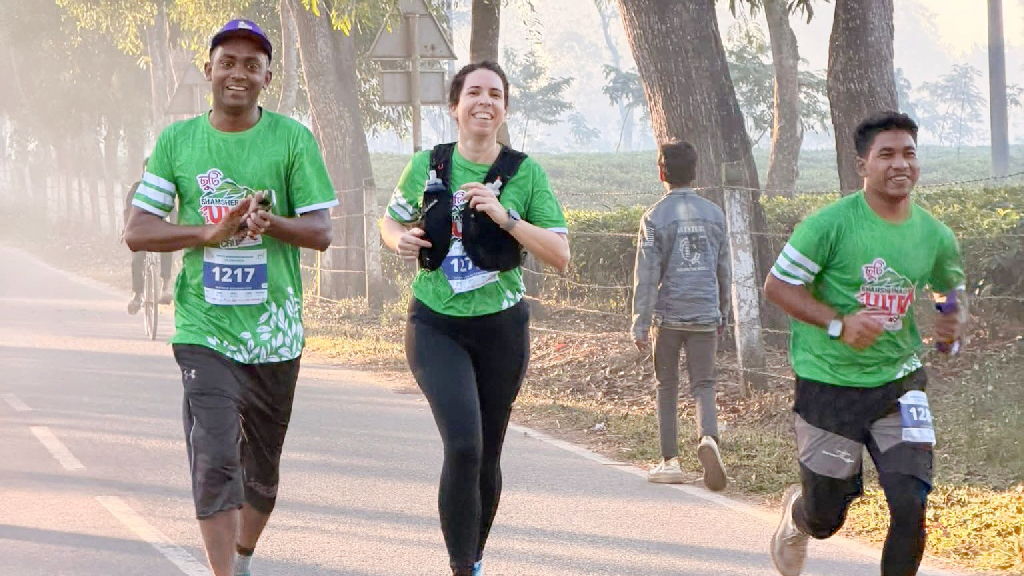 মৌলভীবাজারে ছুটি আলট্রা ম্যারাথনে দেশ-বিদেশের ৭৫০ দৌড়বিদ