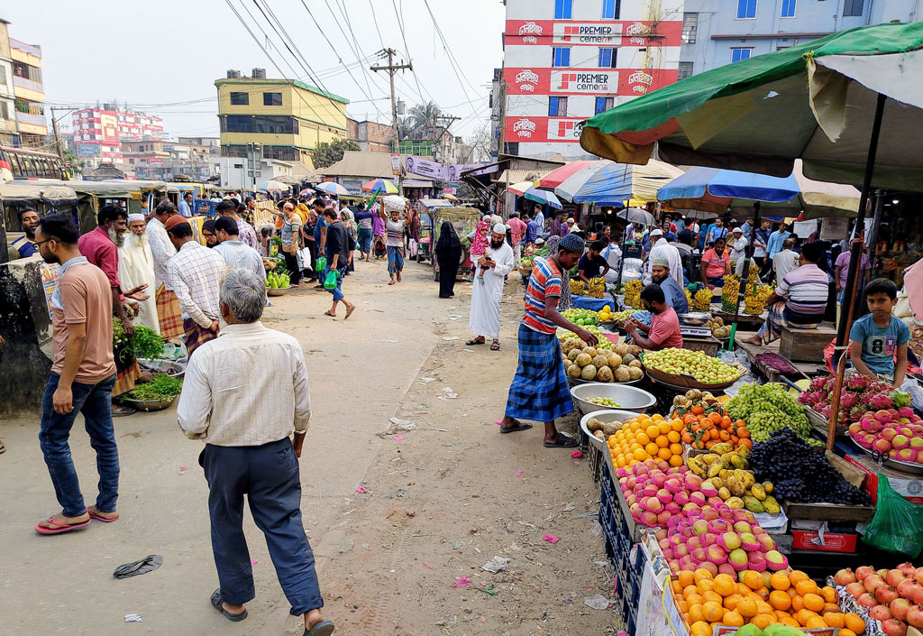 তিন দিনের আলটিমেটাম পেরিয়ে ছয় দিন, দেবিদ্বারে ফুটপাত দখলমুক্ত হয়নি