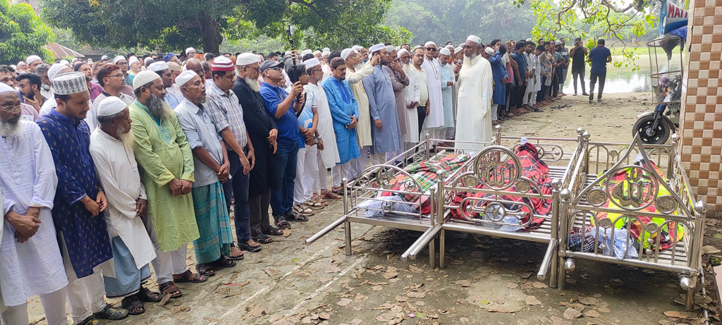 চকরিয়ায় সড়ক দুর্ঘটনায় নিহত: চৌদ্দগ্রামে ৫ নারীর দাফন সম্পন্ন