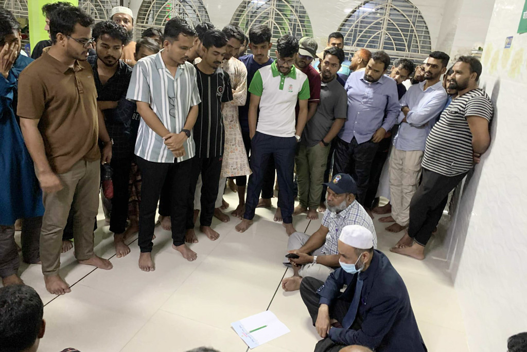 পদত্যাগের দাবিতে কুমিল্লা ভিক্টোরিয়া কলেজের অধ্যক্ষ অবরুদ্ধ