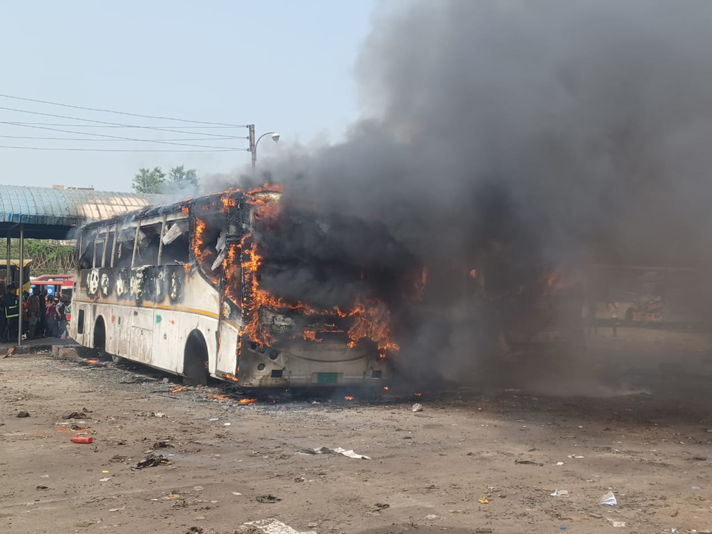 কুমিল্লা বাসস্ট্যান্ডে ৩টি বাসে আগুন