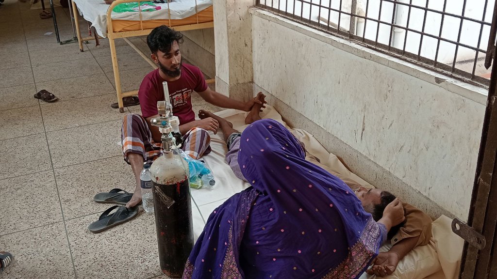 হোমনায় ডেঙ্গু ও ঠান্ডাজনিত রোগের প্রাদুর্ভাব: ৫০ শয্যার হাসপাতালে রোগী ভর্তি ৭০