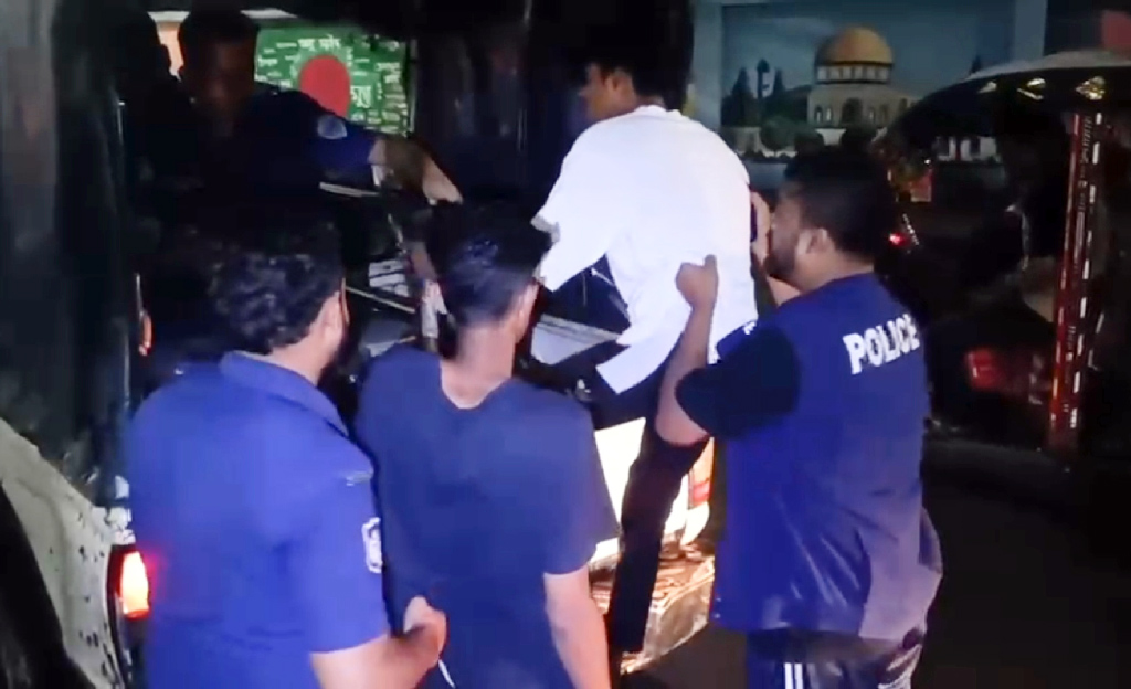 কুমিল্লায় কিশোর গ্যাংবিরোধী অভিযানে আটক আরও ২৫২ জন
