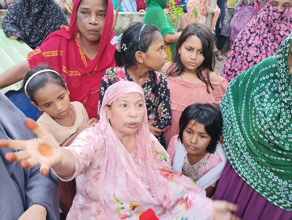 কুমিল্লায় নিজ ঘরে মা-মেয়েকে শ্বাসরোধে হত্যা