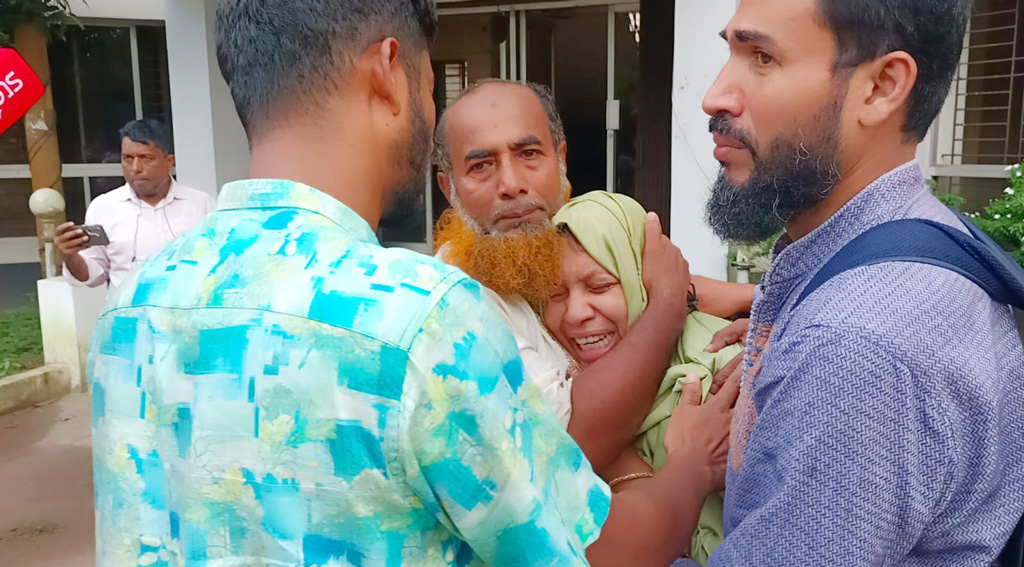 ভাঙা পায়ের চিকিৎসা শেষে ফেরার পথে সপরিবারের মৃত্যু
