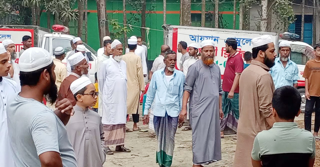 একই পরিবারের ৪ জন নিহতের ঘটনায় এলাকায় শোকের ছায়া