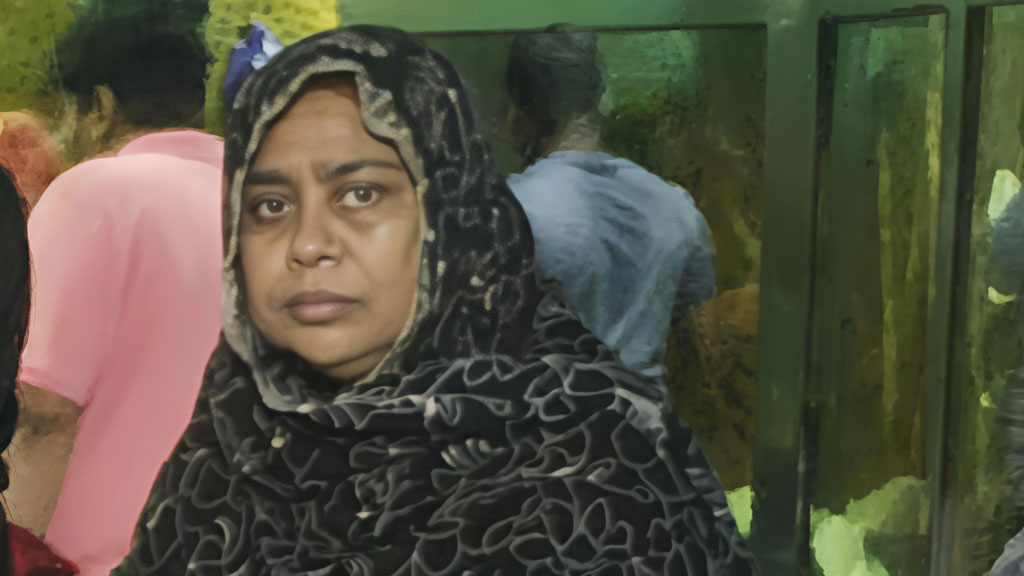 কুমিল্লা নগরীর রেইসকোর্সে নারীকে গলা কেটে হত্যা