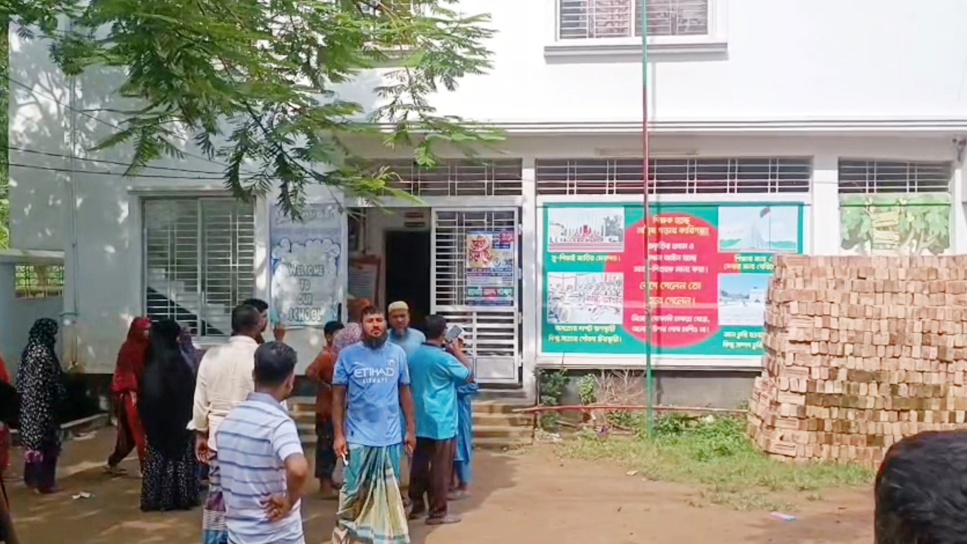 কুমিল্লায় মা-মেয়ের মরদেহ উদ্ধার, সিসিটিভি ফুটেজে এক ব্যক্তির আনাগোনা