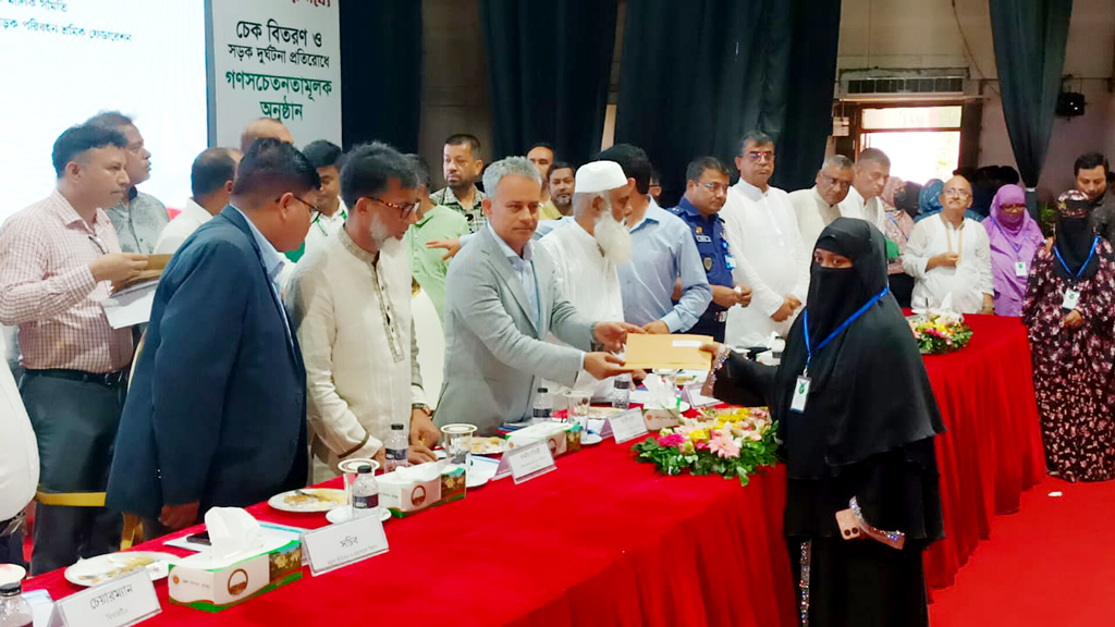 নিরাপদ ও স্বস্তিদায়ক পরিবহন নিশ্চিত করাই বড় চ্যালেঞ্জ: সড়ক ও সেতুমন্ত্রী