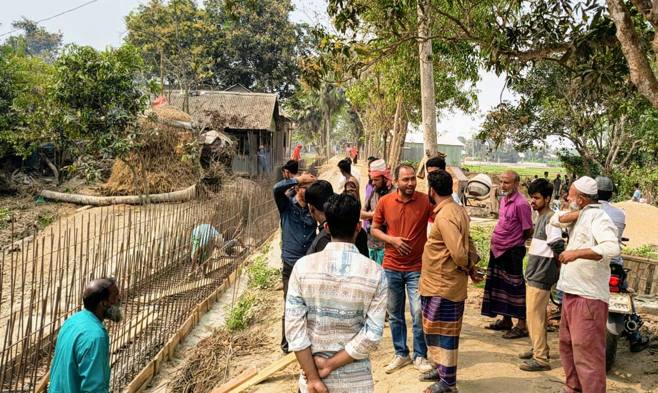 দেবীদ্বারে ৩৮ লাখ টাকার ড্রেন নির্মাণে অনিয়মের অভিযোগ, কাজ বন্ধ