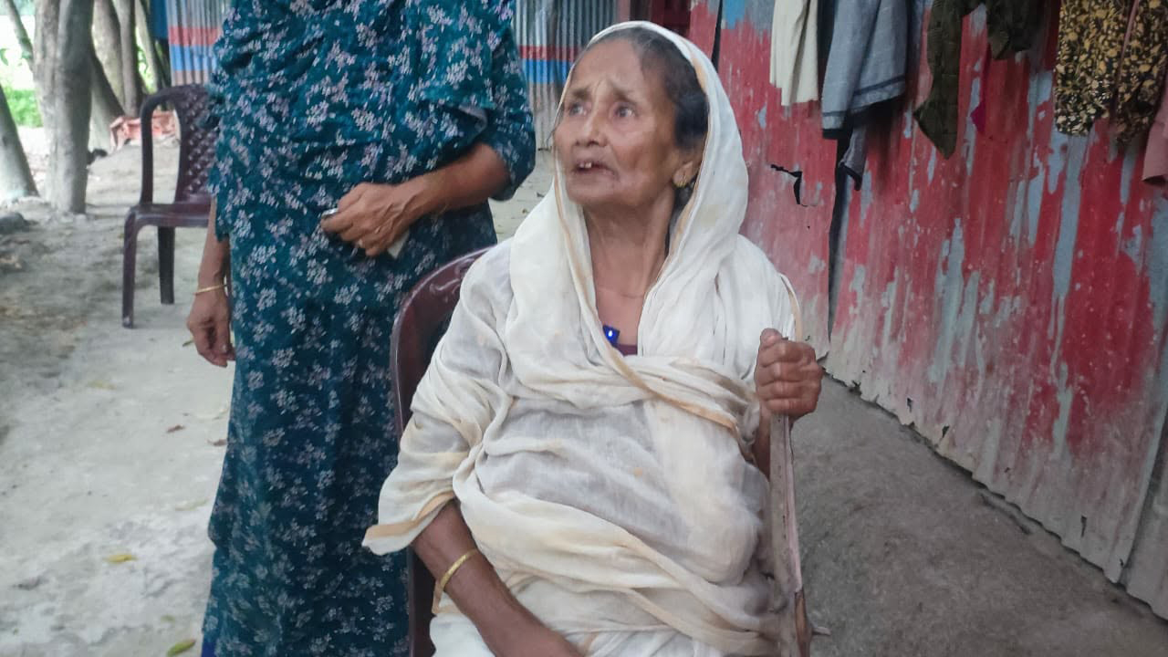 ছেলের নতুন ভবনে ঠাঁই হলো না শতবর্ষী মায়ের
