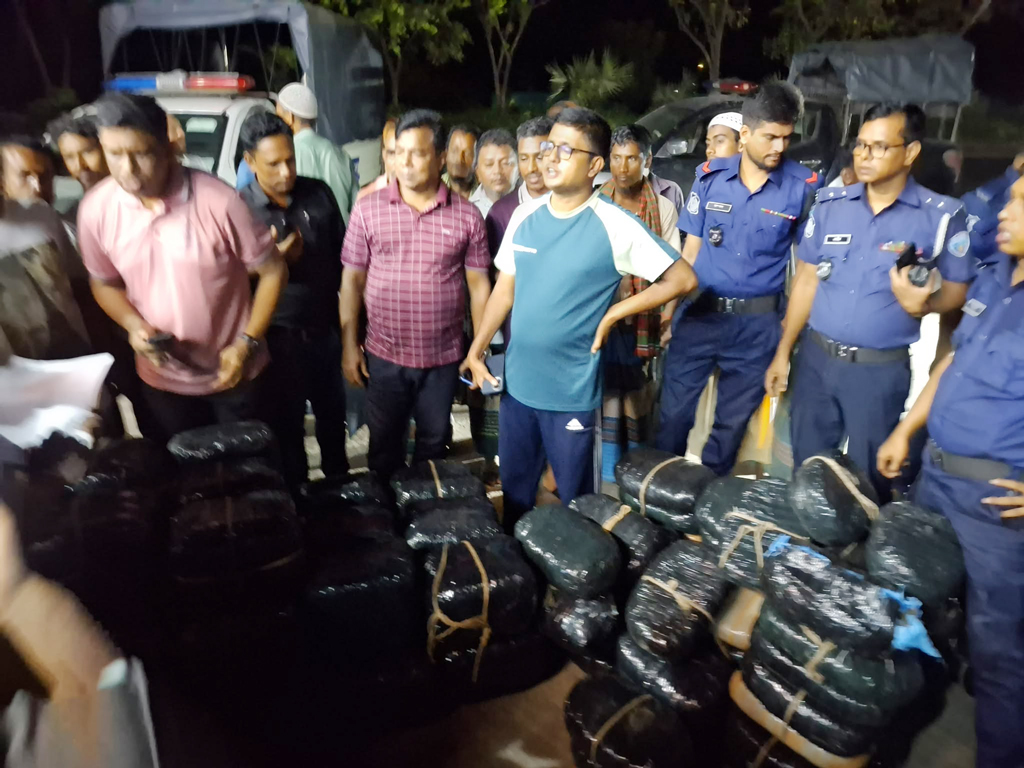 দাউদকান্দিতে মাইক্রোভর্তি প্রায় এক কোটি টাকার ভারতীয় মাদক উদ্ধার