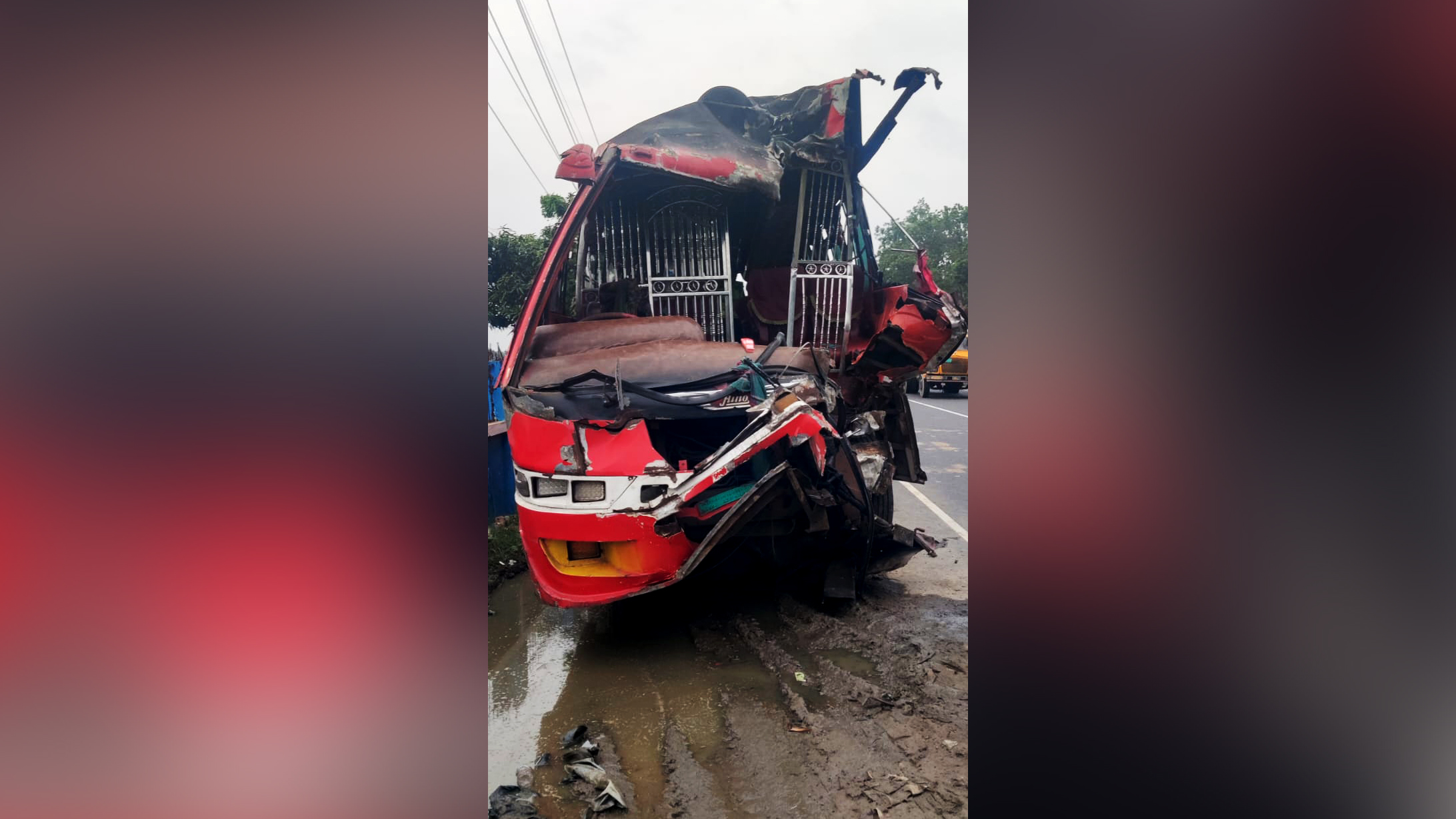 চৌদ্দগ্রামে যাত্রীবাহী বাসের পেছনে আরেক বাসের ধক্কা, সুপারভাইজার নিহত