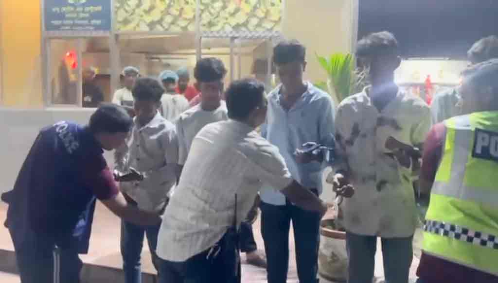 কুমিল্লায় কিশোর গ্যাংবিরোধী অভিযানে আটক আরও ৩৬৩