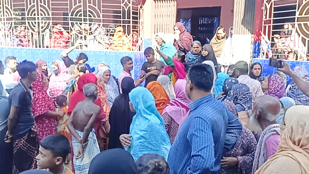 কুমিল্লায় মা-ভাইকে কুপিয়ে হত্যা, অভিযুক্ত পলাতক