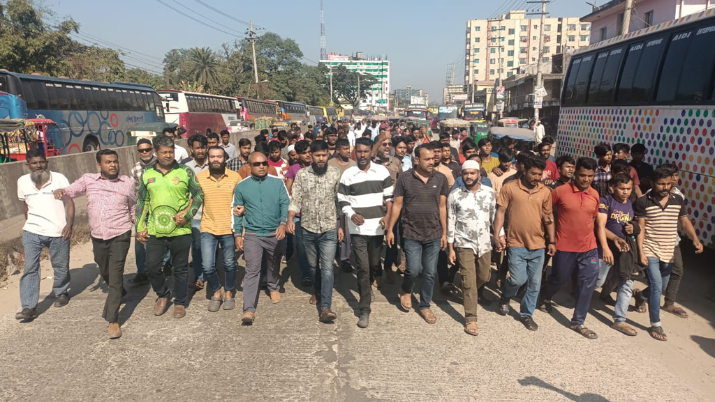 কুমিল্লায় বাস ধর্মঘটে অচল গণপরিবহন, চরম দুর্ভোগে যাত্রীরা