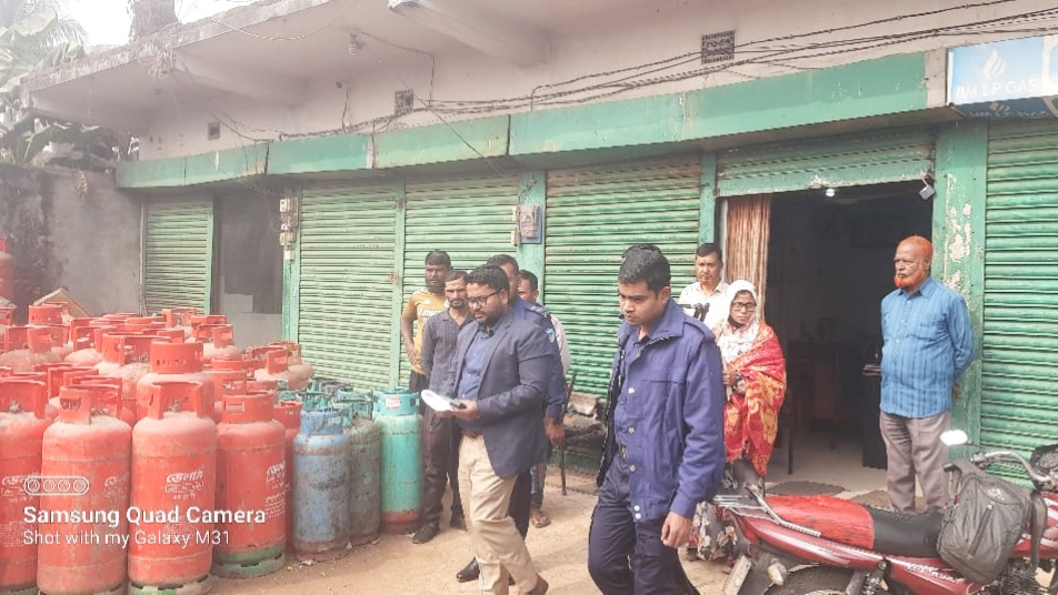 কুমিল্লায় অতিরিক্ত দামে গ্যাস সিলিন্ডার বিক্রি করায় জরিমানা