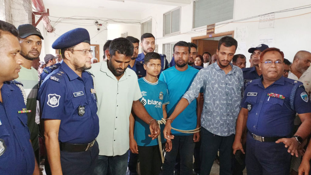 মুরাদনগরে ঘরে ঢুকে ধর্ষণ: ভিডিও ছড়ানোর মামলায় ৪ আসামি রিমান্ডে
