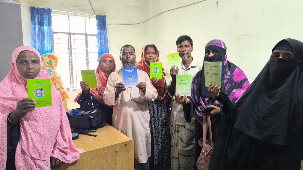 গ্রাহকের প্রায় অর্ধকোটি টাকা নিয়ে পিডিবিএফ কর্মী উধাও, অফিস ঘেরাও