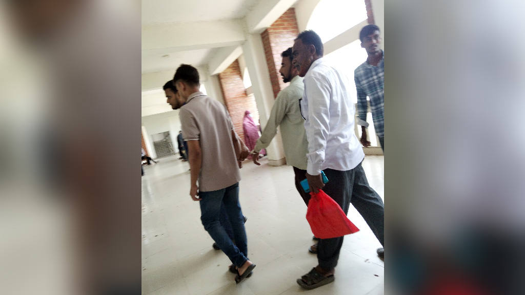 ক্রেতাকে মারধরের ঘটনায় মাংস বিক্রেতাসহ ২ জন কারাগারে