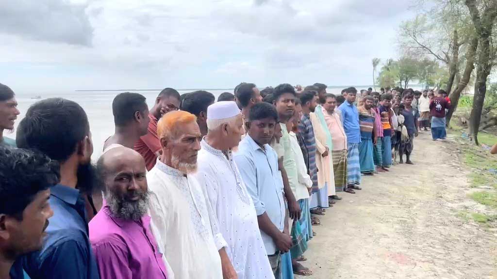 কোম্পানীগঞ্জে নদীভাঙন রোধে স্লুইসগেট নির্মাণ ও জিও ব্যাগ ফেলার দাবিতে মানববন্ধন