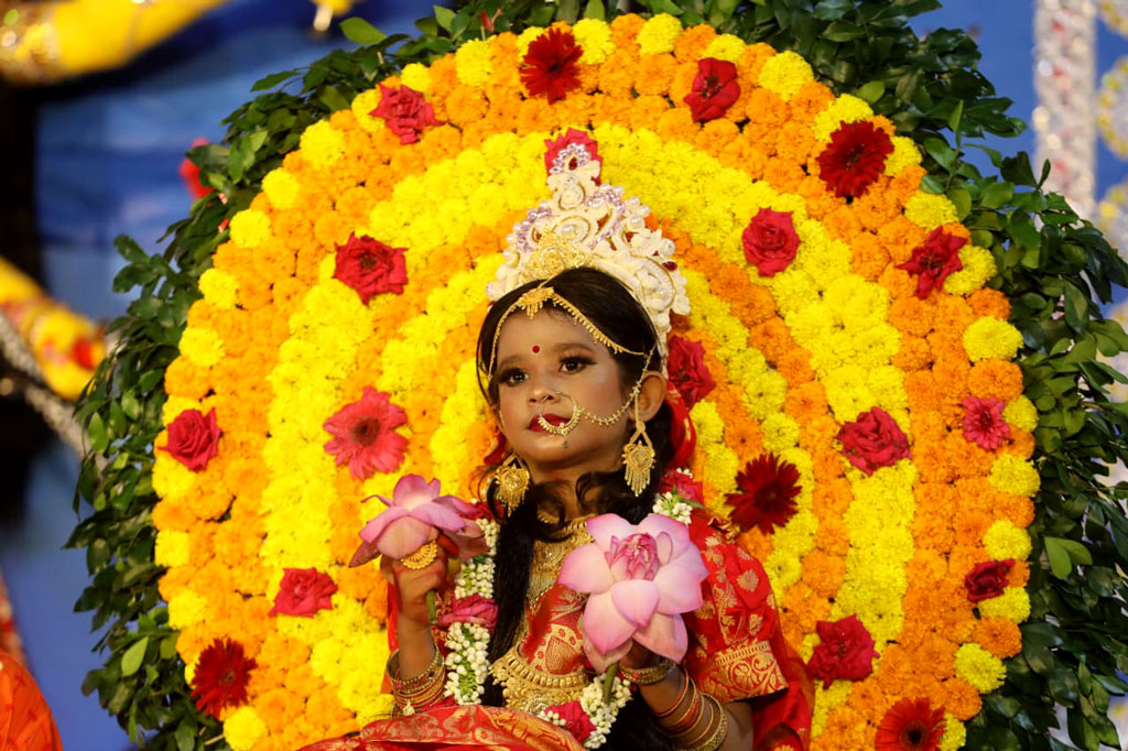 রামকৃষ্ণ মিশনে অনুষ্ঠিত হলো মহাঅষ্টমীর কুমারী পূজা