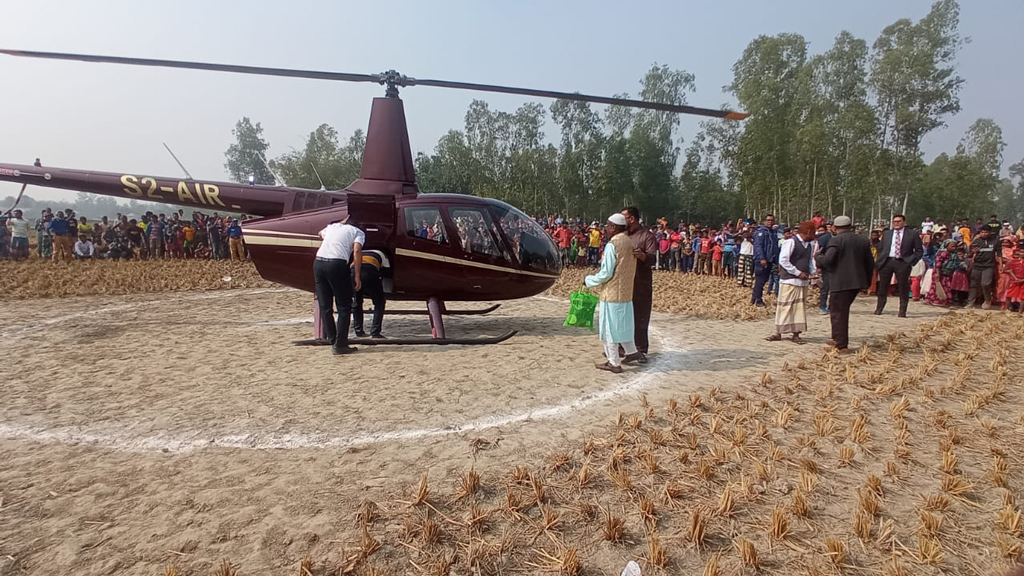 বদরগঞ্জের কনে হেলিকপ্টারে করে গেলেন শ্বশুরবাড়ি, হাজারো জনতার ভিড়