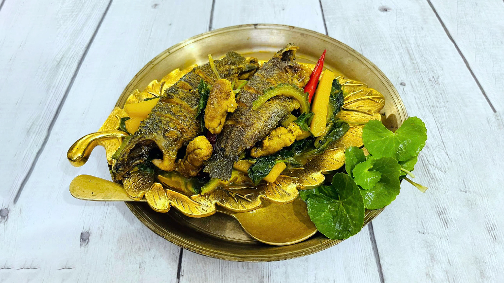 কই মাছ দিয়ে থানকুনিপাতার শুক্তো